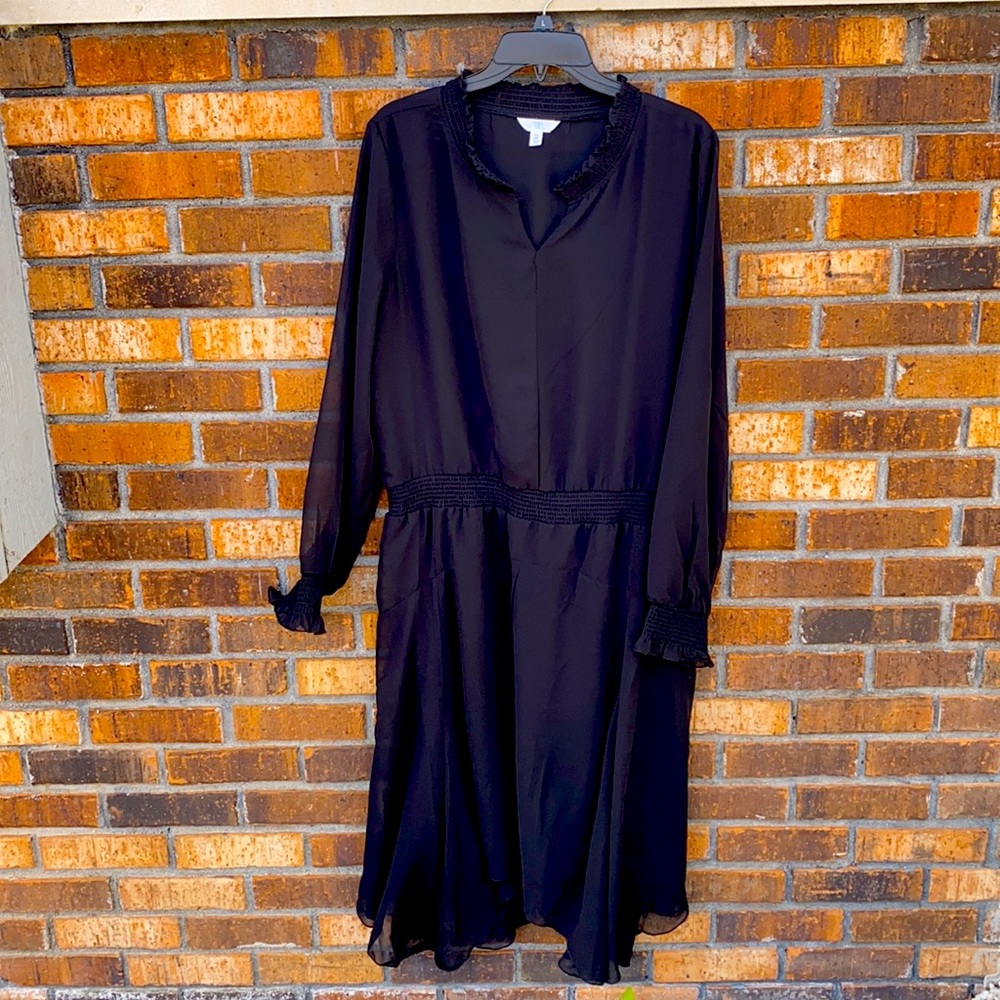 ADORABLE LITTLE BLACK DRESS! 🔥